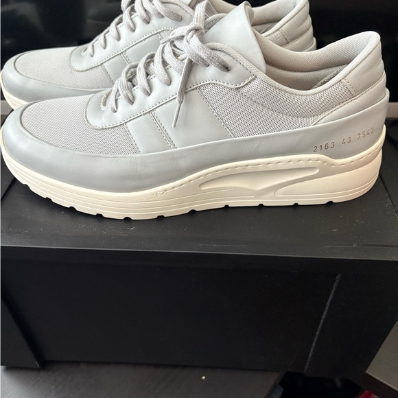 Common Projects Gray Low-Top Sneakers with Minimalist Design - Picture 9 of 9